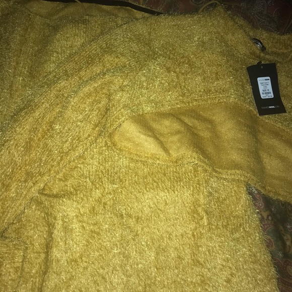 Fashionnova Bella Fuzzy 2 piece skirt set 1x NEW - Picture 8 of 8